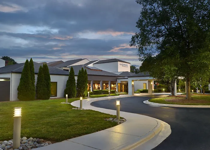 Family Hotel: Courtyard Charlotte Arrowood